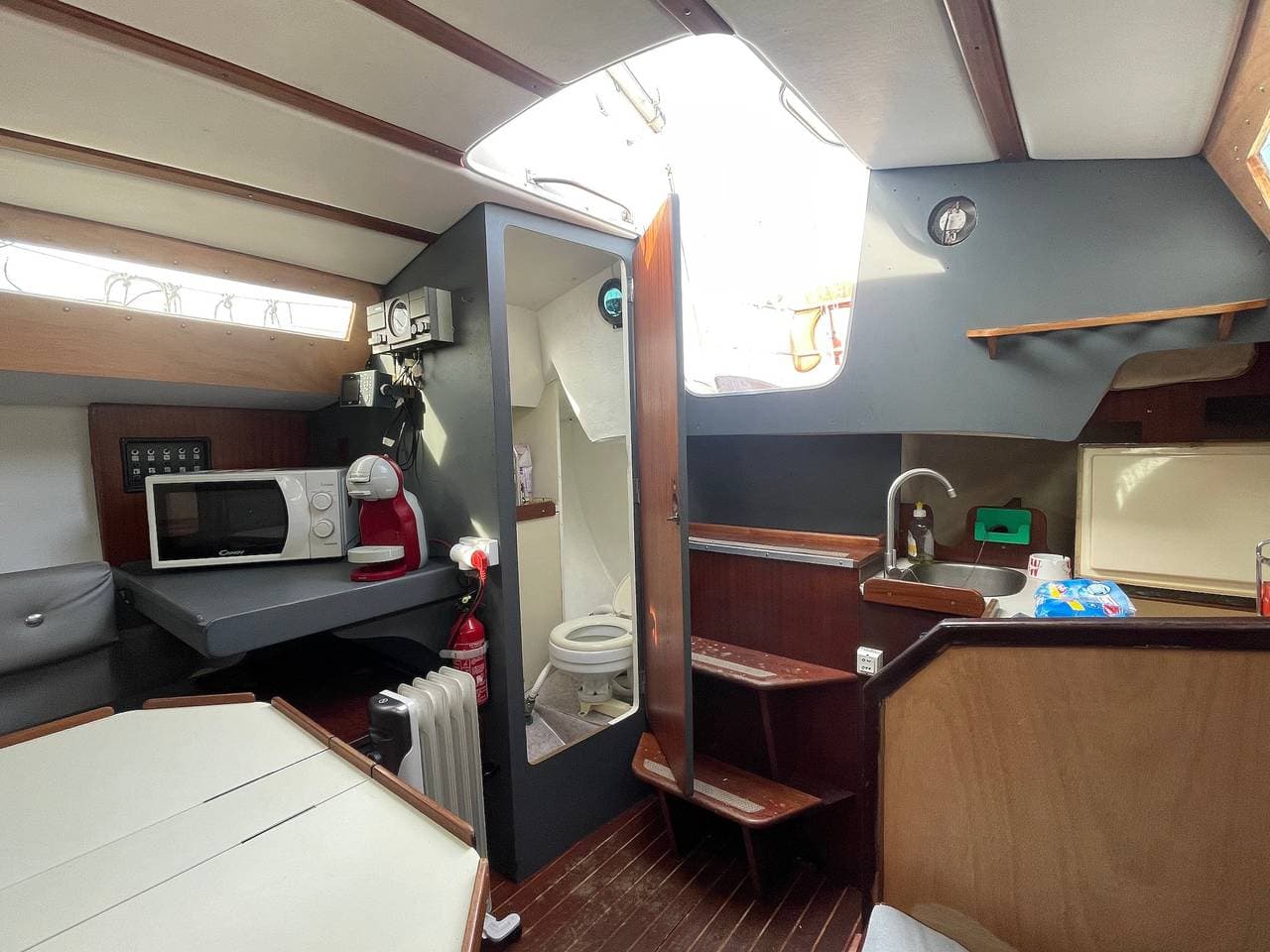 Foto 4 von 12: Boot 'Segelboot Miraflores' mit Meerblick, privater Terrasse und WLAN