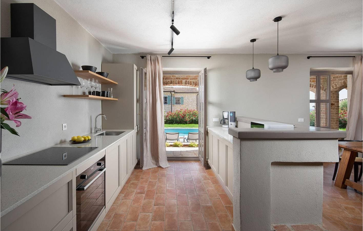 Foto 7 von 21: Geräumige 2-Zimmer-Wohnung mit Pool und Terrasse in der Nähe des Stadtzentrums von Heraki
