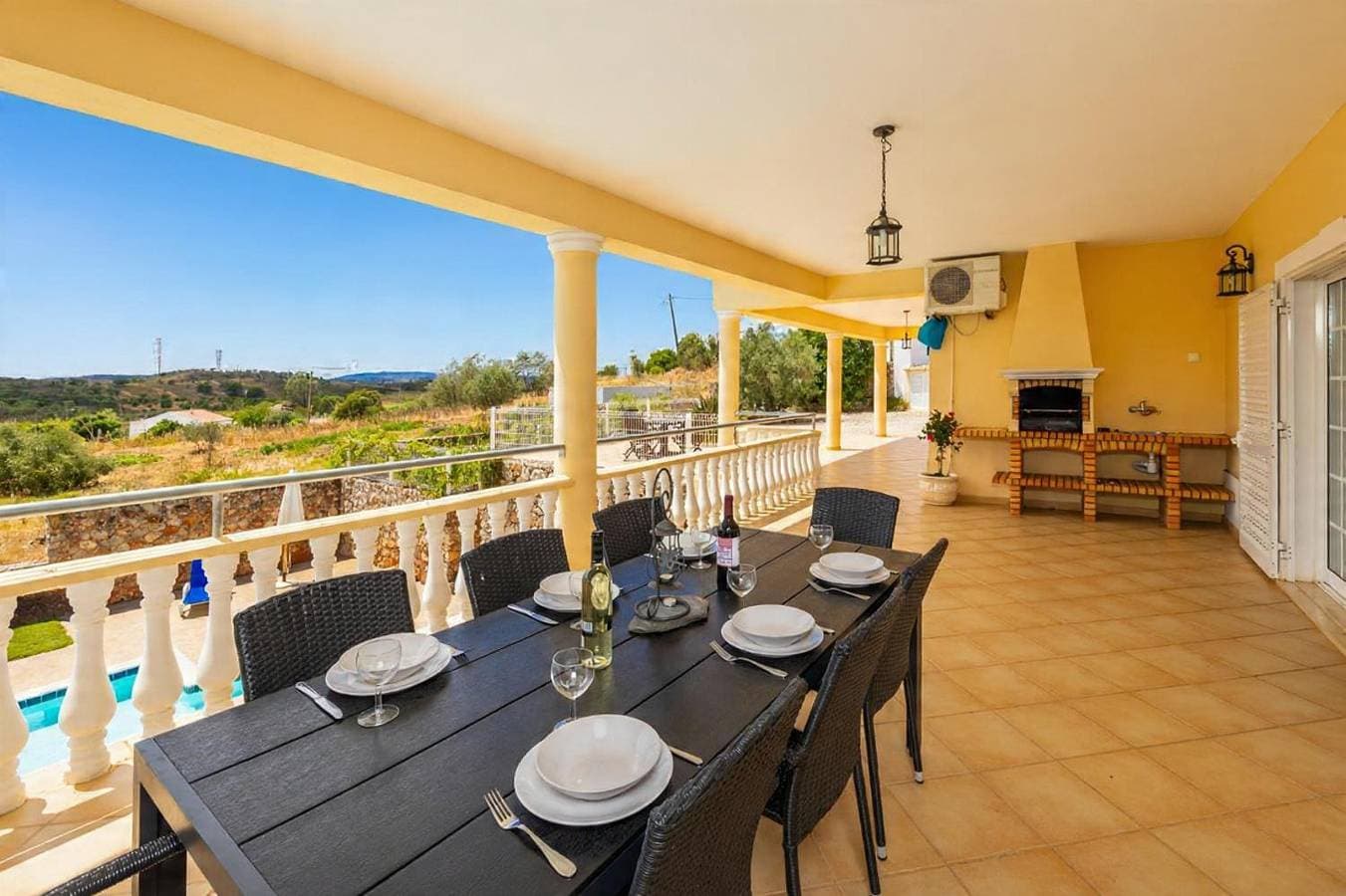 Foto 4 von 33: Villa für 8 Personen mit Balkon