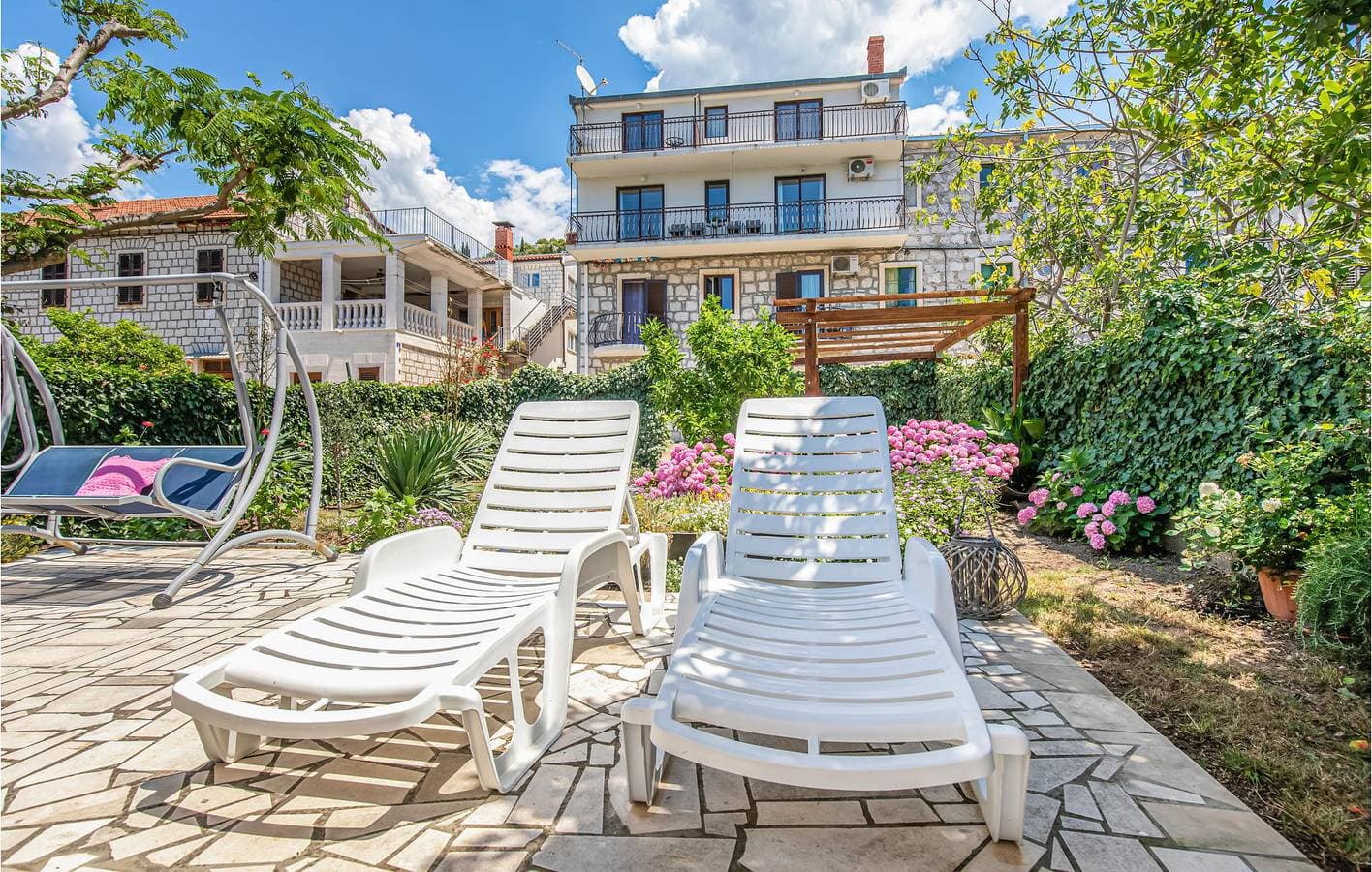 Foto 8 von 35: Gemütliche 300 m zum Strand: Klimatisierte Wohnung mit Terrasse und Parkplatz