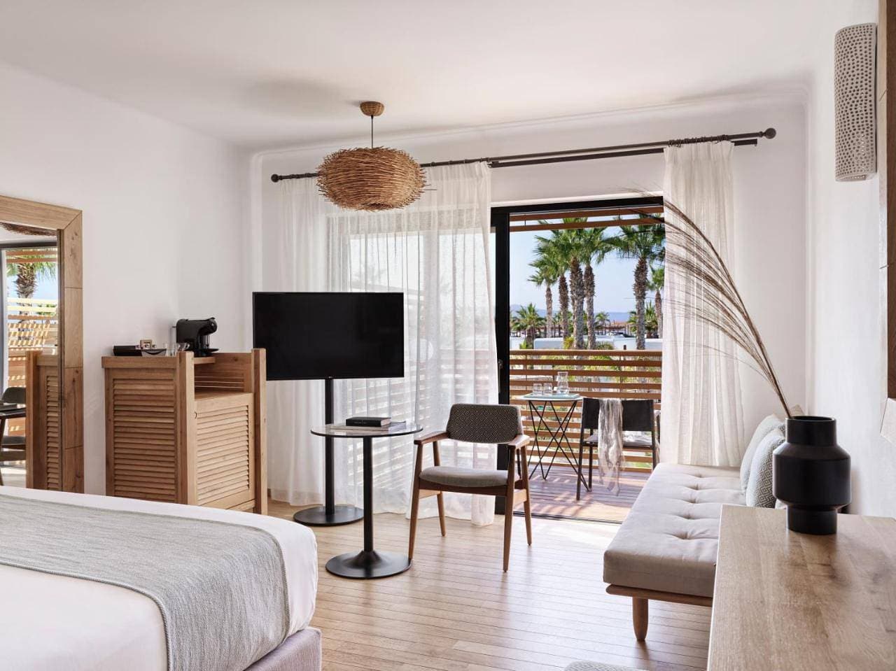 Foto 6 von 12: Luxury Double Room with Pool View