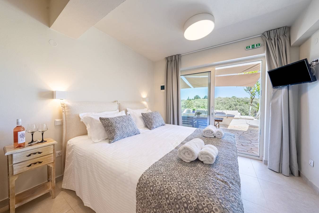 Foto 3 von 42: Einzimmerapartment 'Katerina' mit Bergblick, Wi-Fi und Klimaanlage