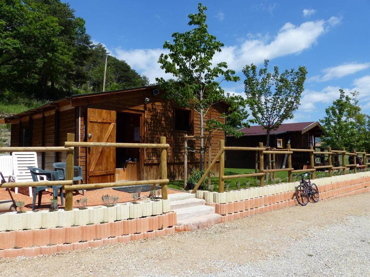 Foto 6 von 24: Chalet with Private Bathroom