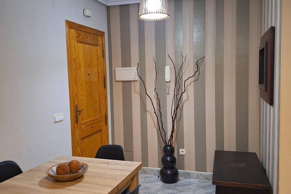 Foto 12 von 25: Playamar Retamar, is in first line of beach, urbanization with swimming pool.