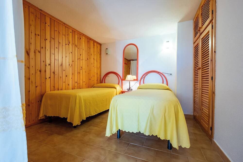 Foto 2 von 24: Casa Oleandro mit Garten, 100 mt von Strand entfernt, internet Wifi