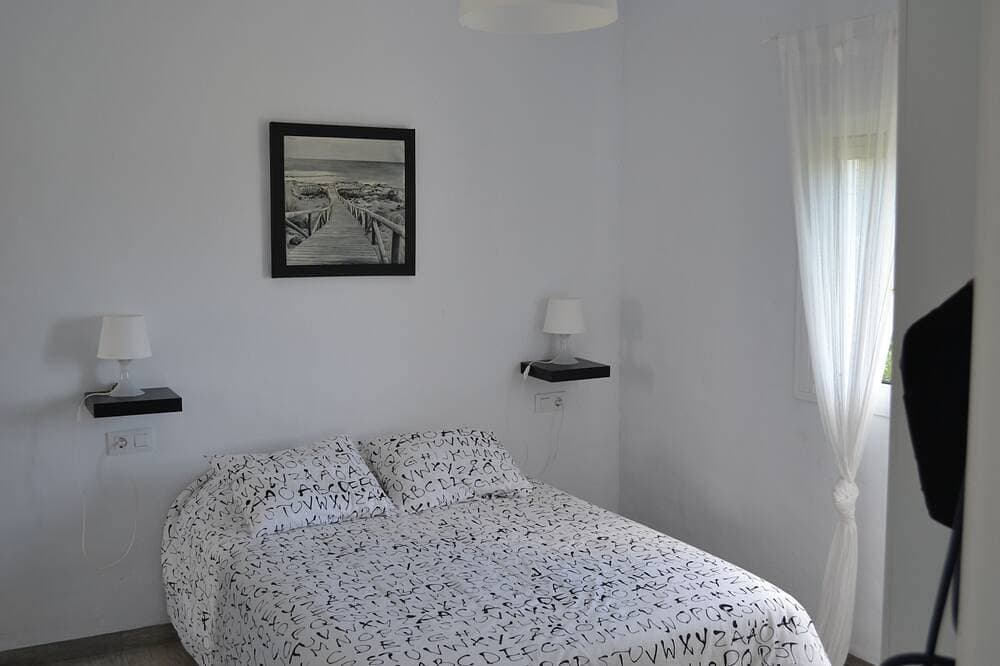Foto 2 von 30: Villa in Los Caños de Meca von 1000m2 Grundstück neben dem Feld und dem Strand.