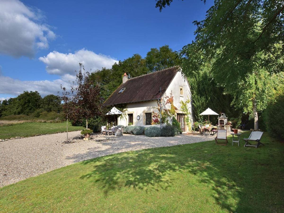 Holiday Home in Le Châtelet with Pool 1