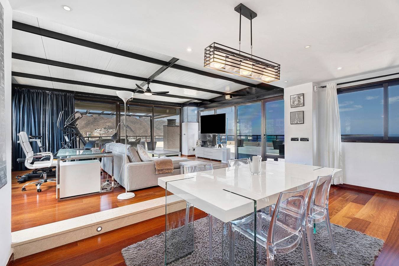 Foto 8 von 28: Ferienhaus 'Piso De Lujo' mit Meerblick, WLAN und Klimaanlage