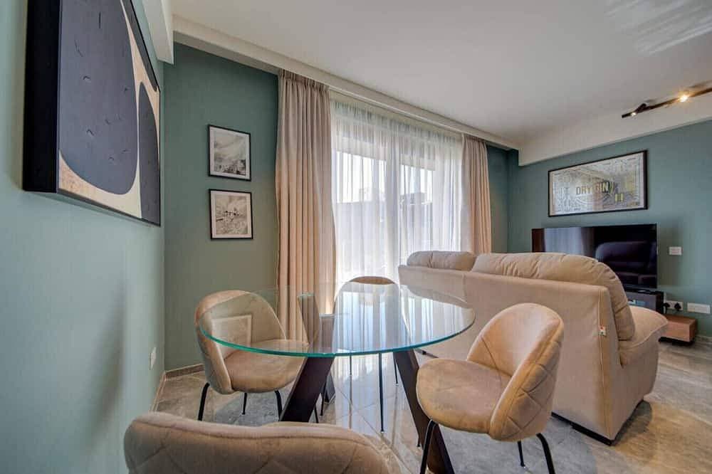 Foto 10 von 30: The Official Mercury Suite With Pool & Strong WIFI