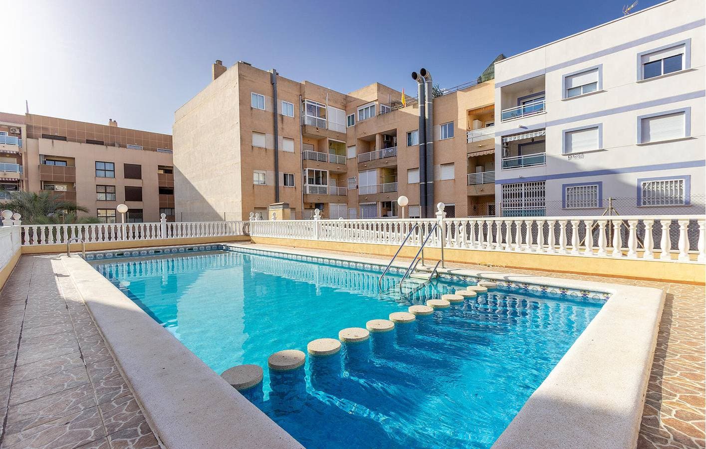 Foto 10 von 24: Gemütliches Apartment mit Pool, Terrasse und Meerblick
