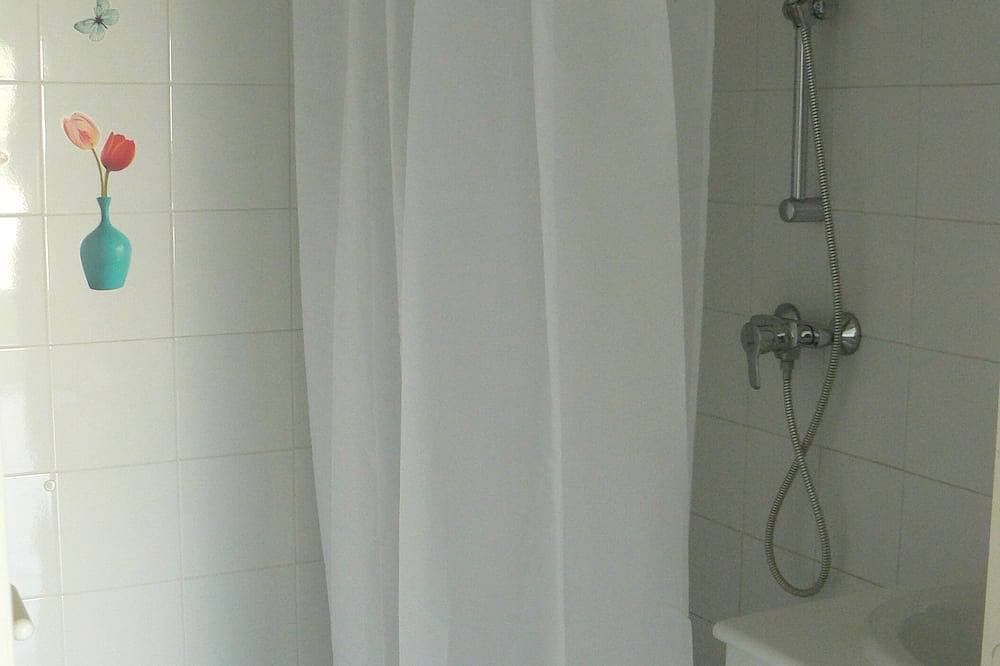 Foto 4 von 30: Unabhängiges Studio in einer Gartenvilla / Côte d'Azur. Eigener Eingang und Pool