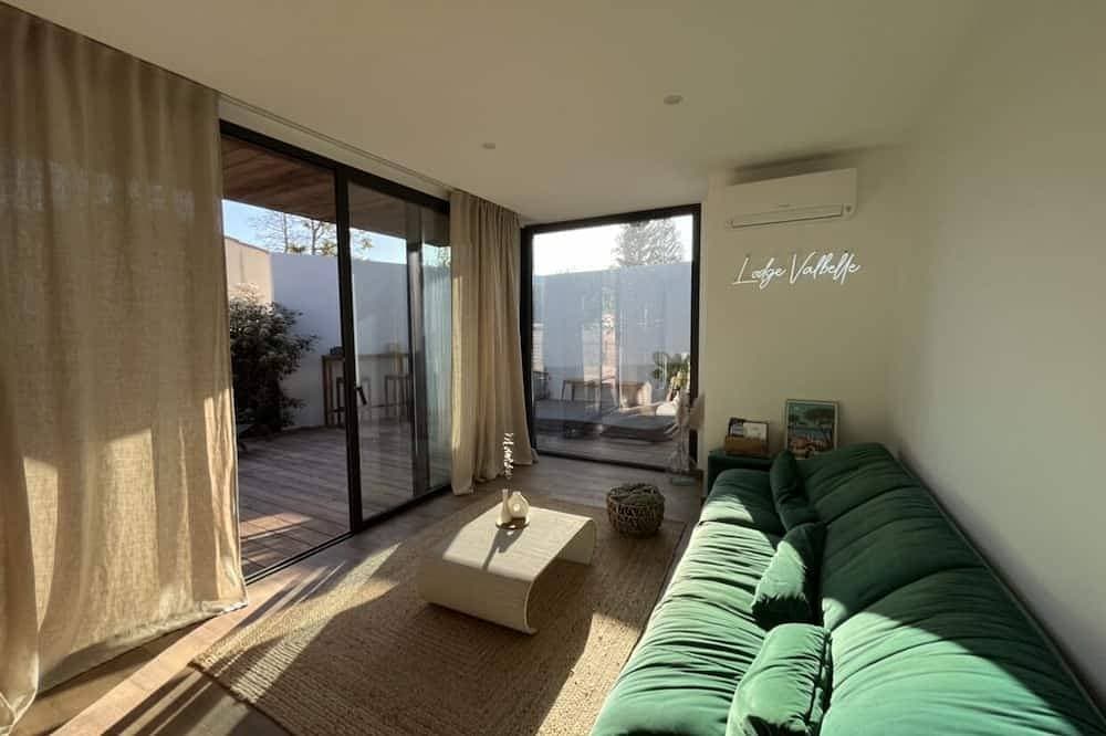 Foto 12 von 25: Lodge Contemporain Avec Jacuzzi en Provence Verte