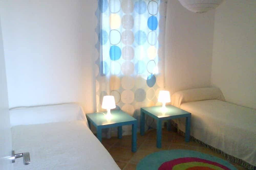 Foto 2 von 13: 4-star waterfront villa with exceptional sea views