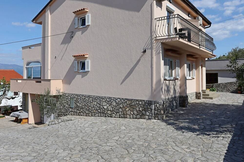 Foto 5 von 16: 1-Zimmer-Ferienwohnung mit Terrasse und Meerblick Vrbnik, Krk