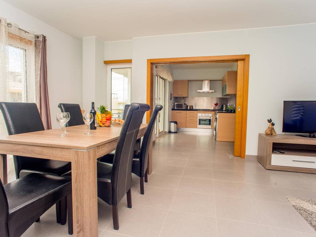 Foto 3 von 30: Ferienwohnung für 4 Personen mit Terrasse