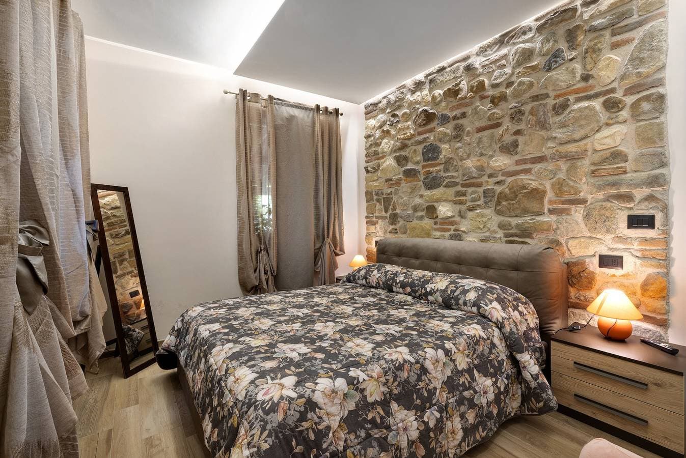 Foto 13 von 50: Ferienwohnung 'Pietra' mit Bergblick, Gemeinschaftspool und privater Terrasse