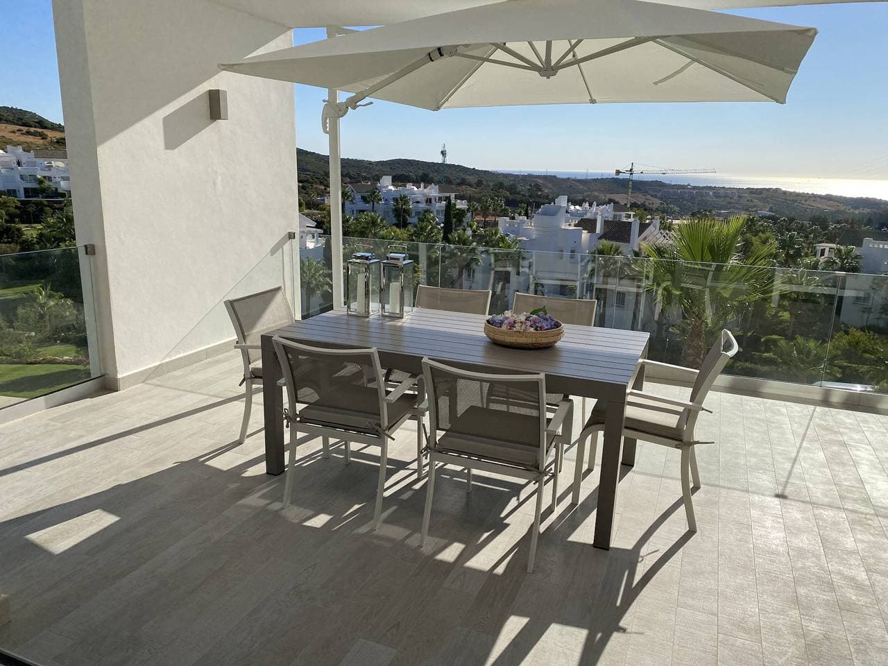 Foto 2 von 52: Stylish 3-Bed Apartment | Alcazaba Lagoon