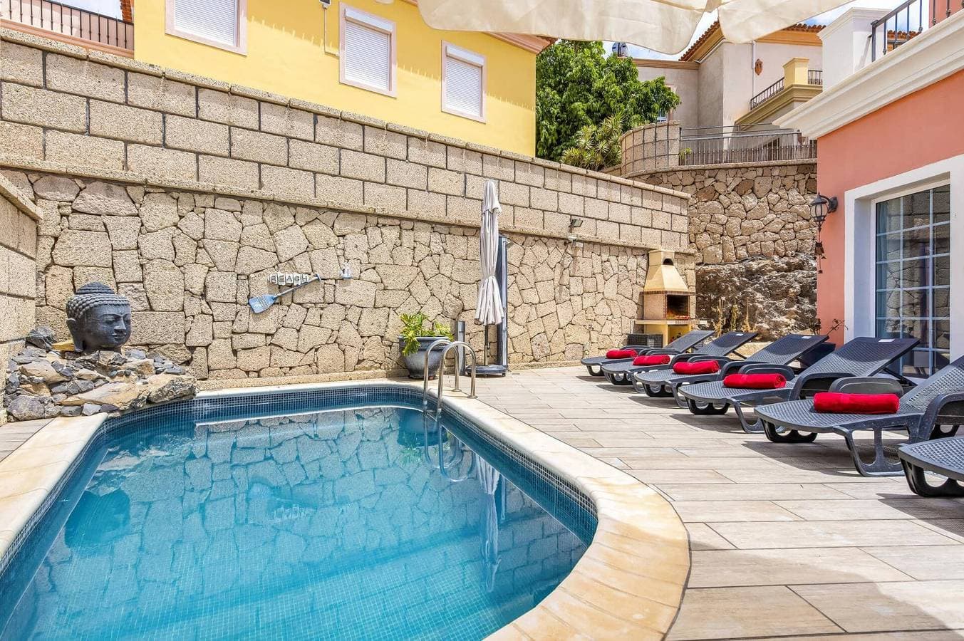 Foto 3 von 22: Villa für 6 Personen mit Garten