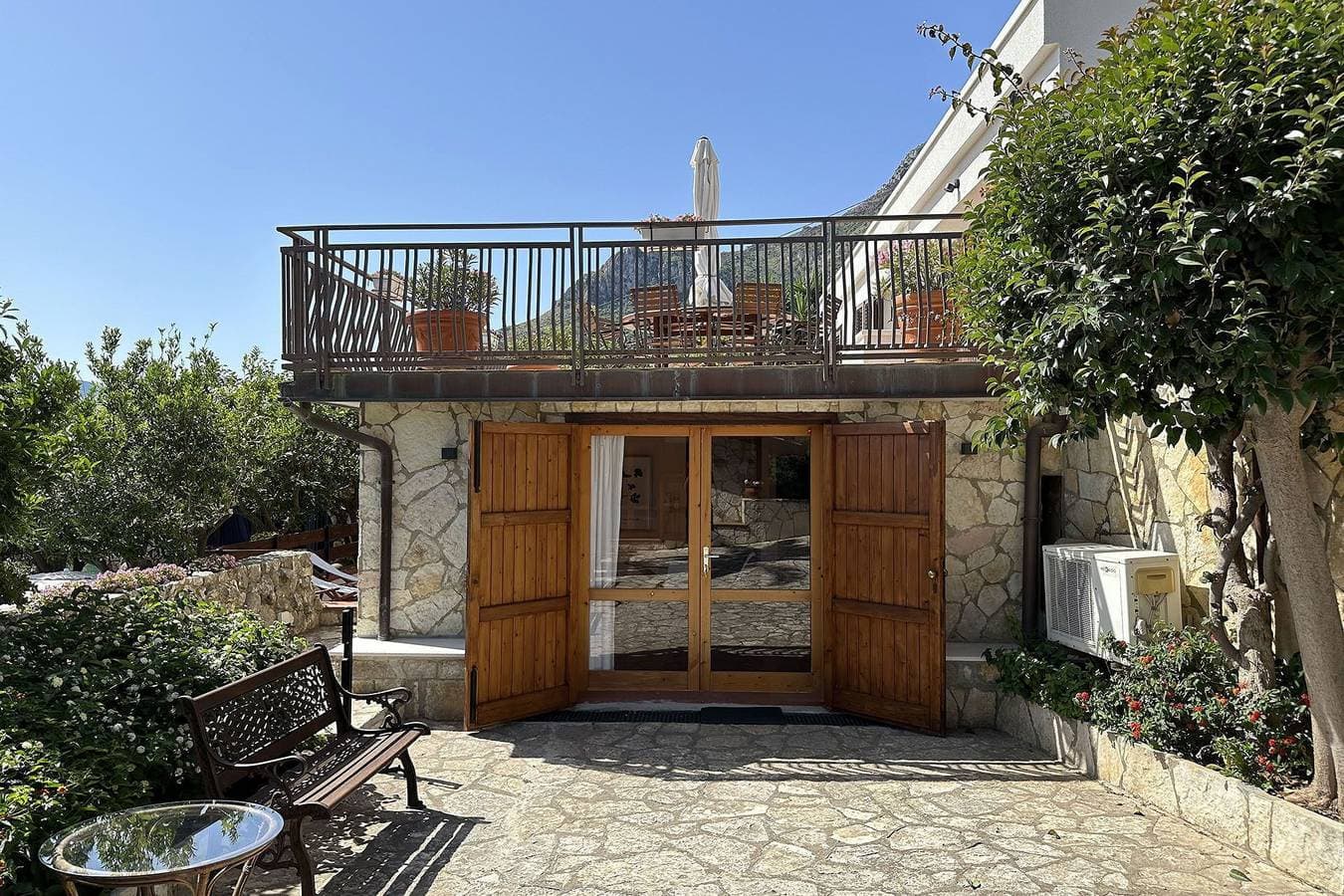 Foto 3 von 24: Villa für 4 Personen mit Garten