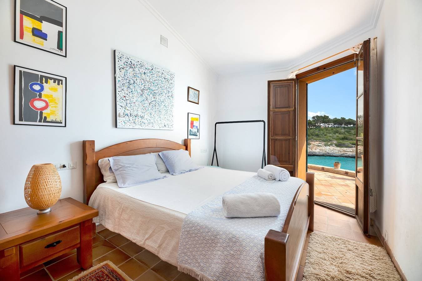 Foto 11 von 27: Villa Es Mirador mit Meerblick, WLAN, Klimaanlage, Terrasse und Garten; Parkplatz vorhanden