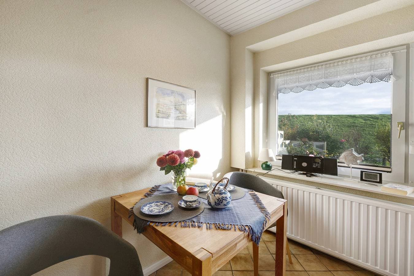 Foto 9 von 25: Ferienwohnung 'Haus Lith Deichblick' mit Meerblick, privater Terrasse und Wi-Fi