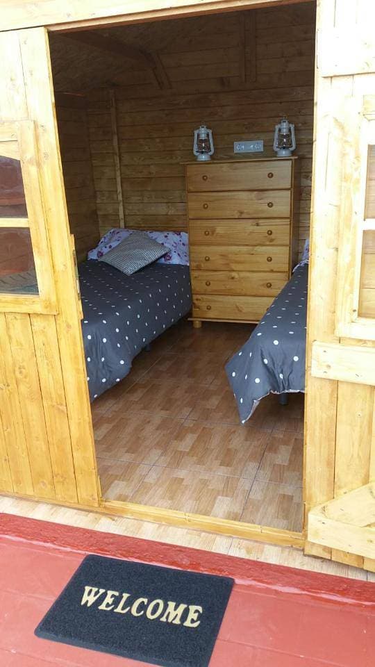 Foto 12 von 36: Twin Room on the Terrace with Shared Bathroom