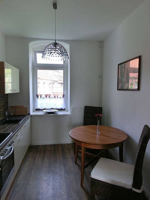 Foto 4 von 6: Ferienwohnung KiezFlair - Ferienwohnung 51 qm, Wohn-/Schlafzimmer, Schlafzimmer, max. 4 Personen