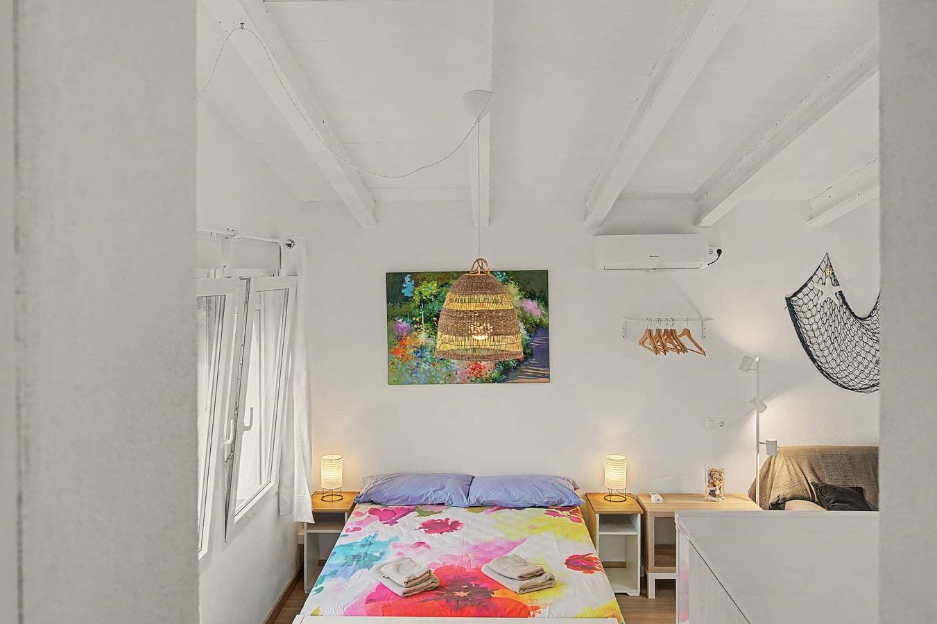 Foto 11 von 22: Apartment 'Loft Antic Plankton - Masos De Pals' mit Bergblick, WLAN und Klimaanlage