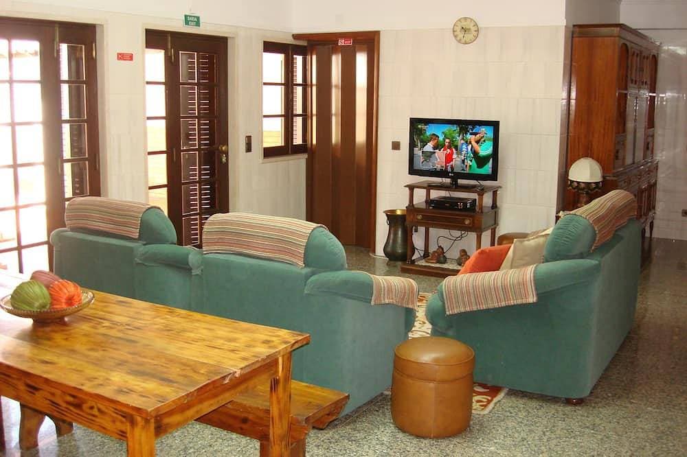 Foto 8 von 23: Villa mit eigenem Pool und Tennisplatz