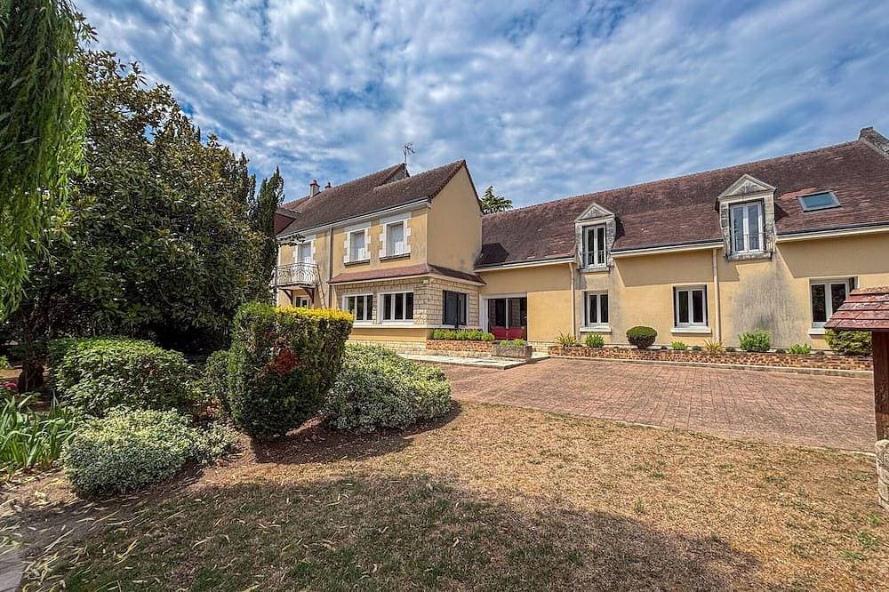 Familienfreundliches Ferienhaus mit großem Garten, Pool und Tennisplatz in der Nähe von Zoo und Schl... 1