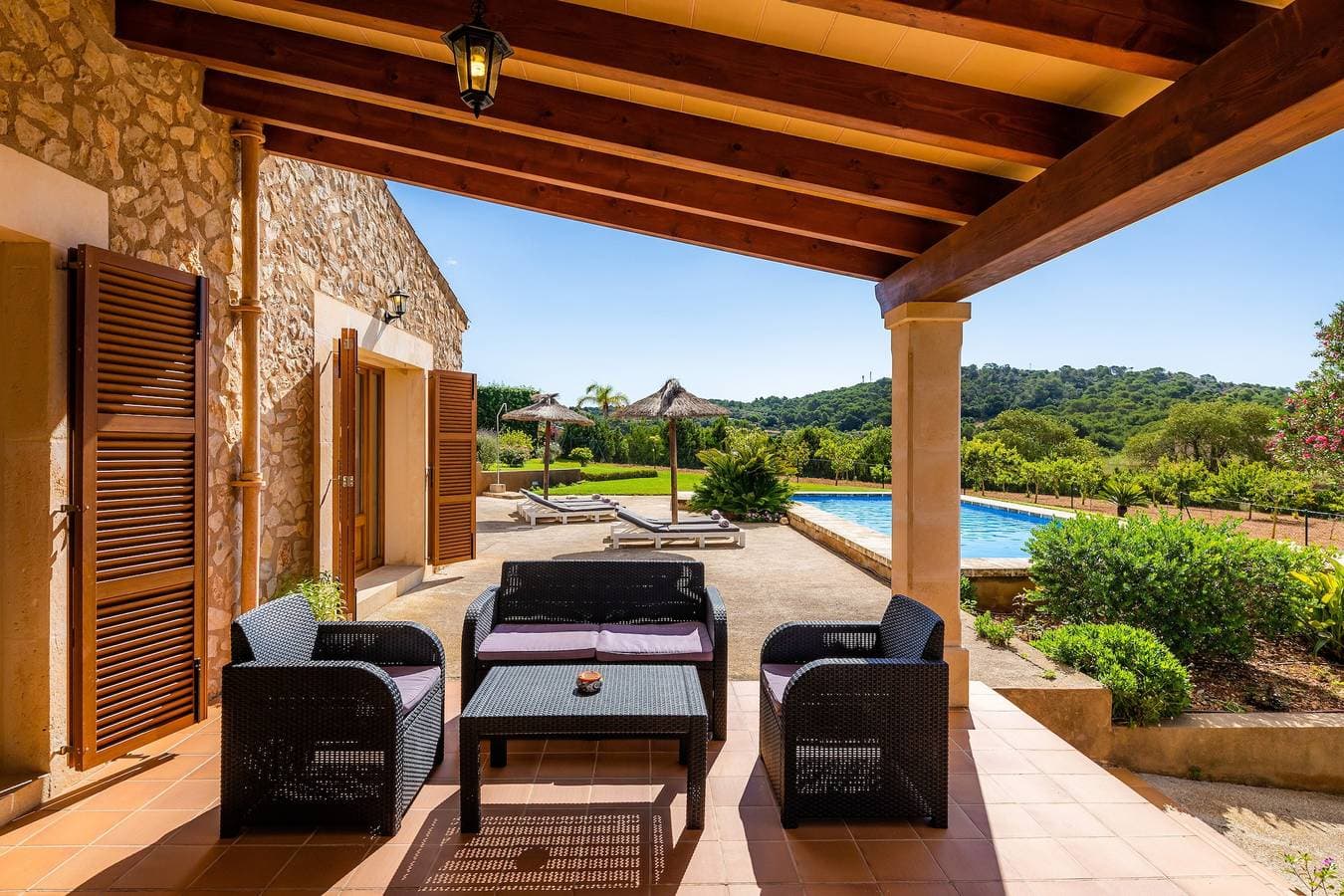 Foto 3 von 30: Ferienhaus "Cas Batlet Antonia" mit Pool, Terrasse, Blick auf das Meer und die Berge