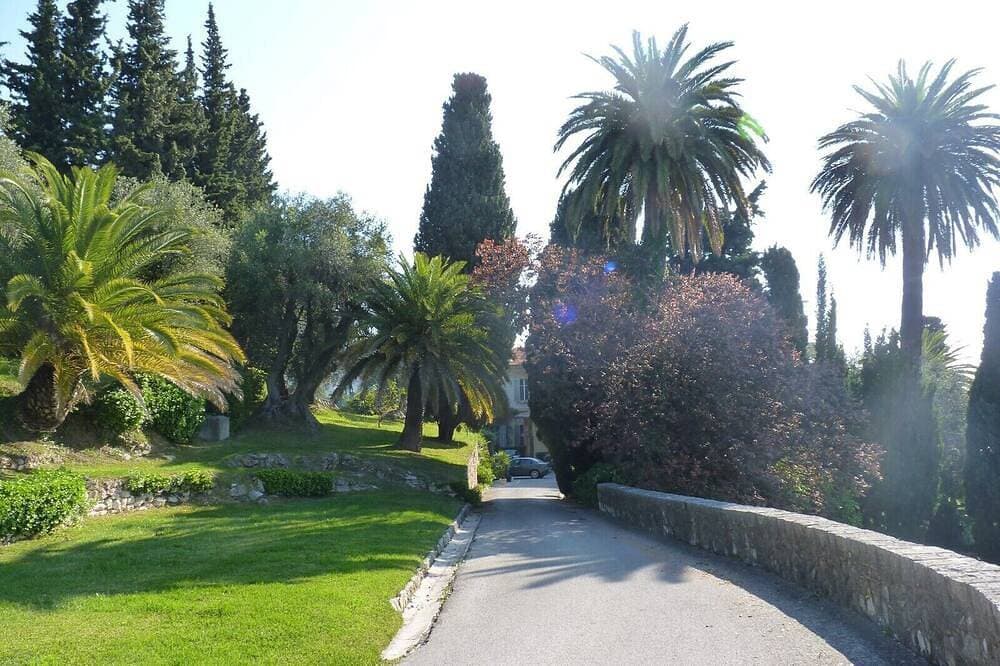 Foto 9 von 19: Breathtaking view of Cap-Ferrat and the sea, studio with balcony and parking, A/C