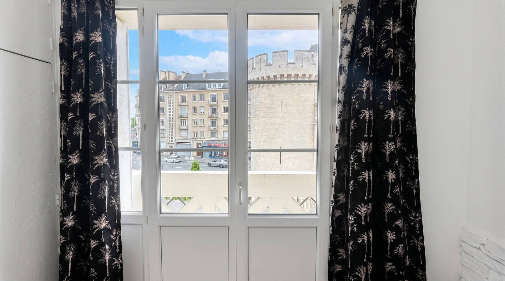 Foto 13 von 33: Geräumige Wohnung in Caen 65 m² mit Balkon mit Stadtblick