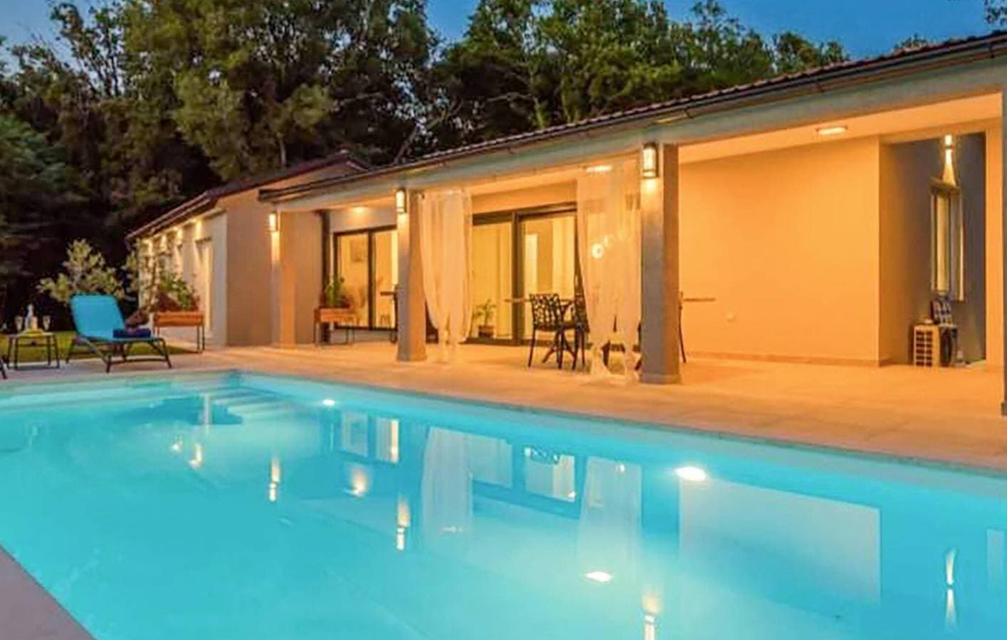 Foto 8 von 32: Geräumige 100 m² große Wohnung mit Pool, Terrasse, WLAN und Klimaanlage