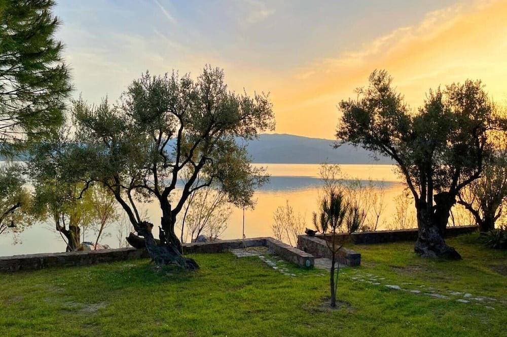 Foto 7 von 23: Waterfront Luxury Stone-built 72sqm Villa in Olive Grove