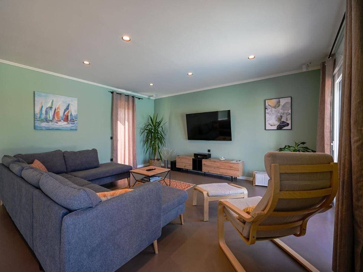 Matohanci Dazzling Villa with Pool - Four Bedroom Villa with Pool 1