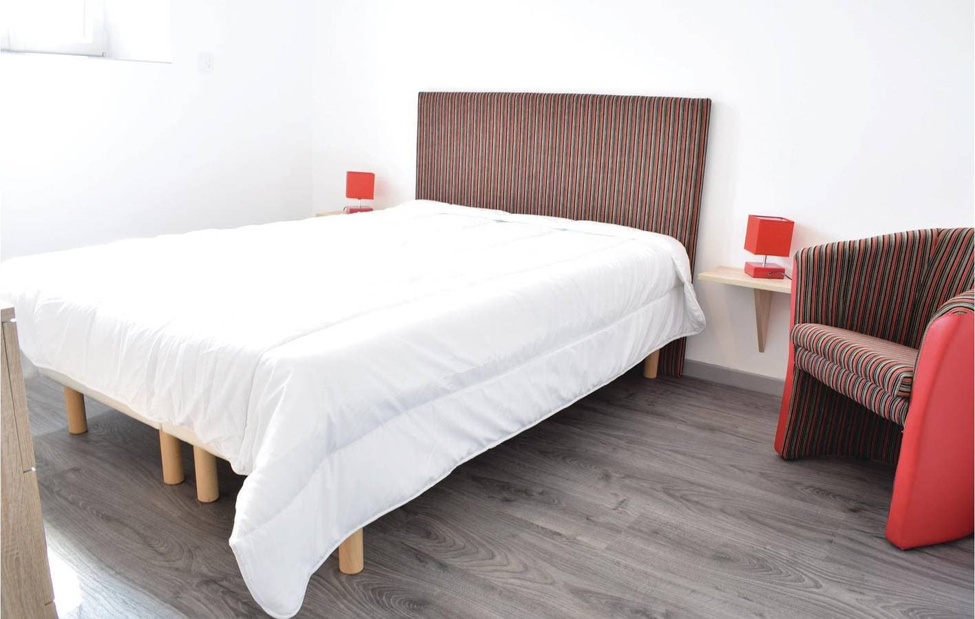 Foto 7 von 12: Riverside Retreat: Babybett, Garten, TV & WiFi
