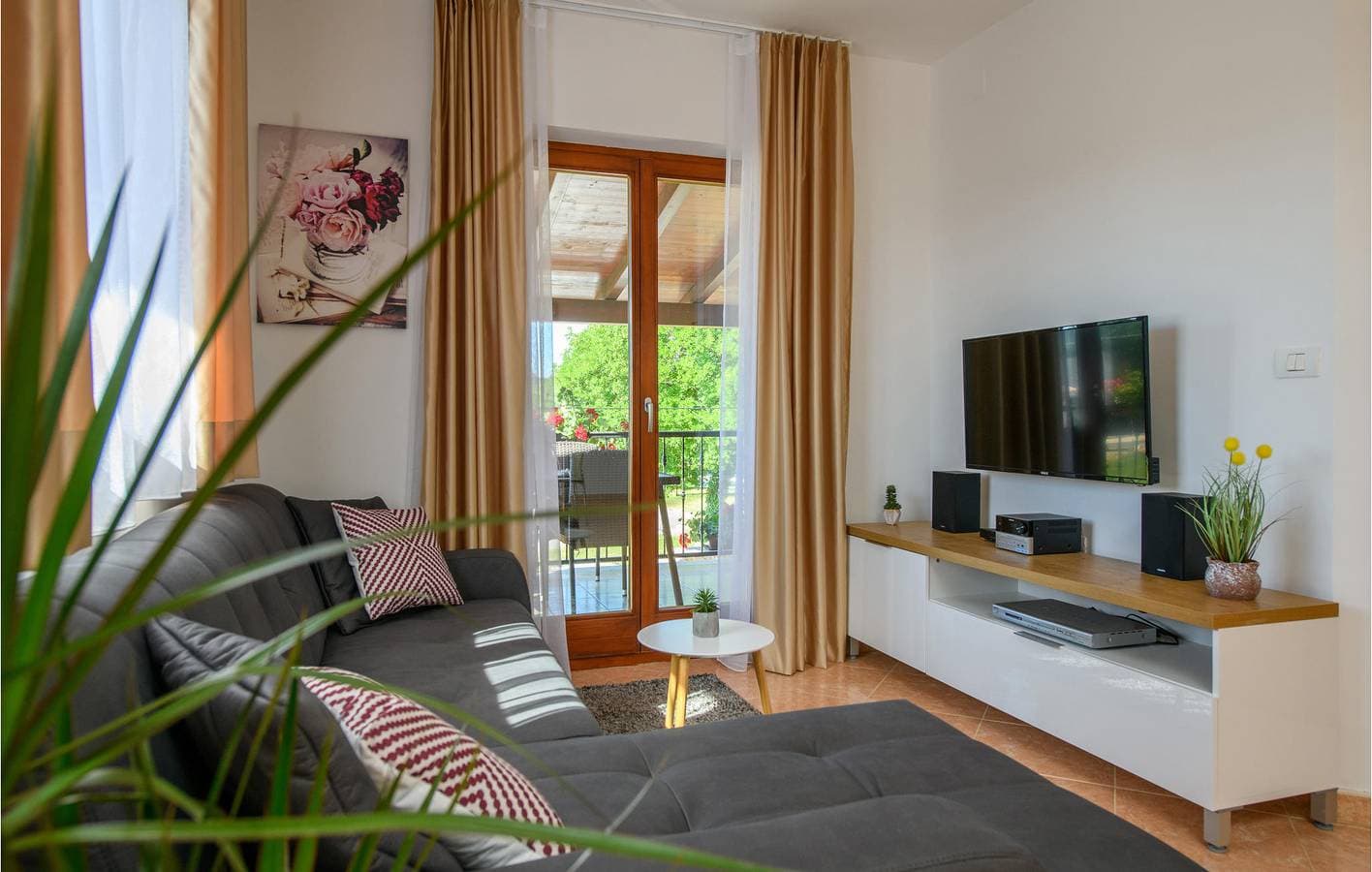 Foto 8 von 47: Modernes Apartment mit 2 Schlafzimmern, Pool, in der Nähe der Küste und des Stadtzentrums