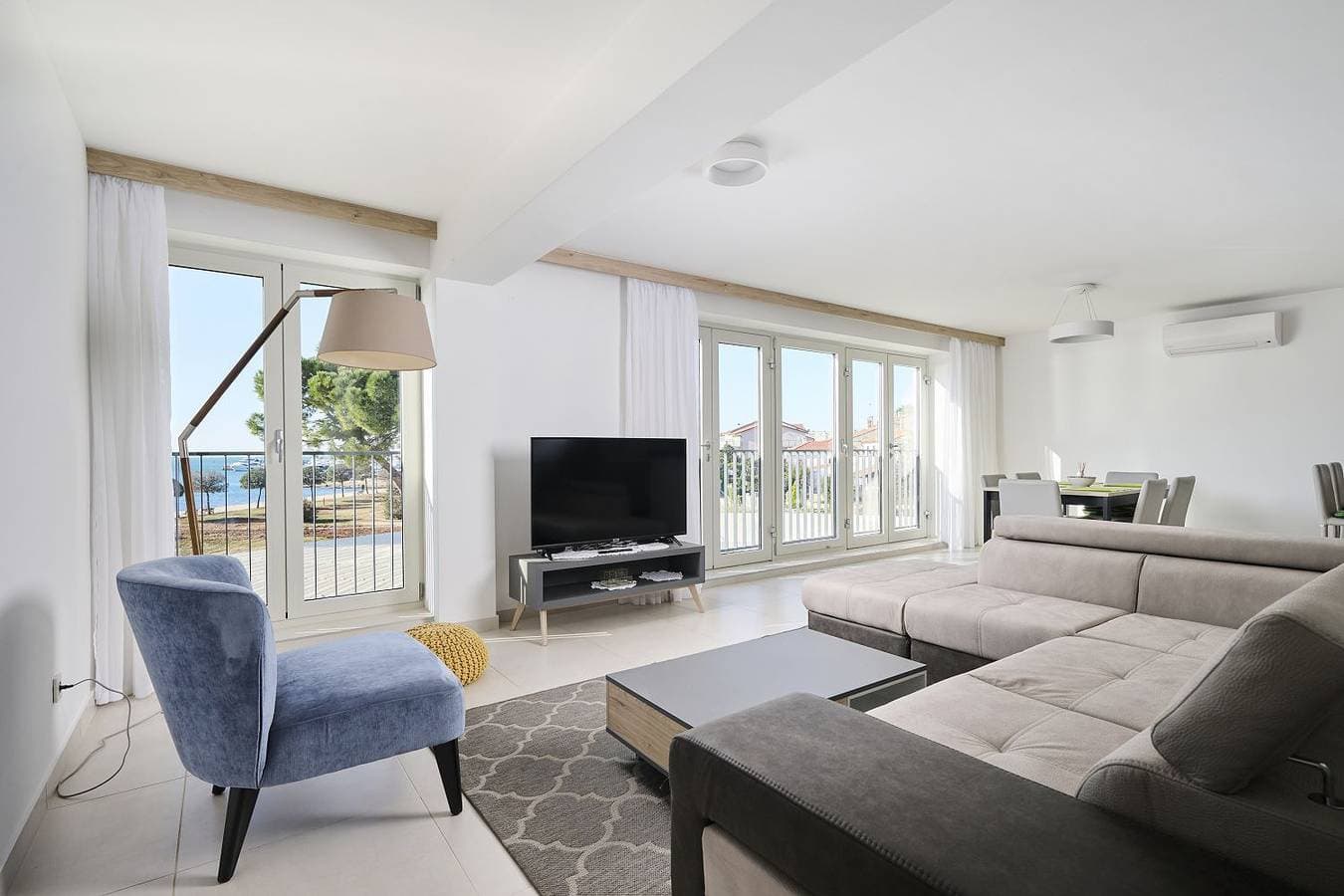 Foto 4 von 23: Luxusapartment mit Meerblick, Pool und Garage