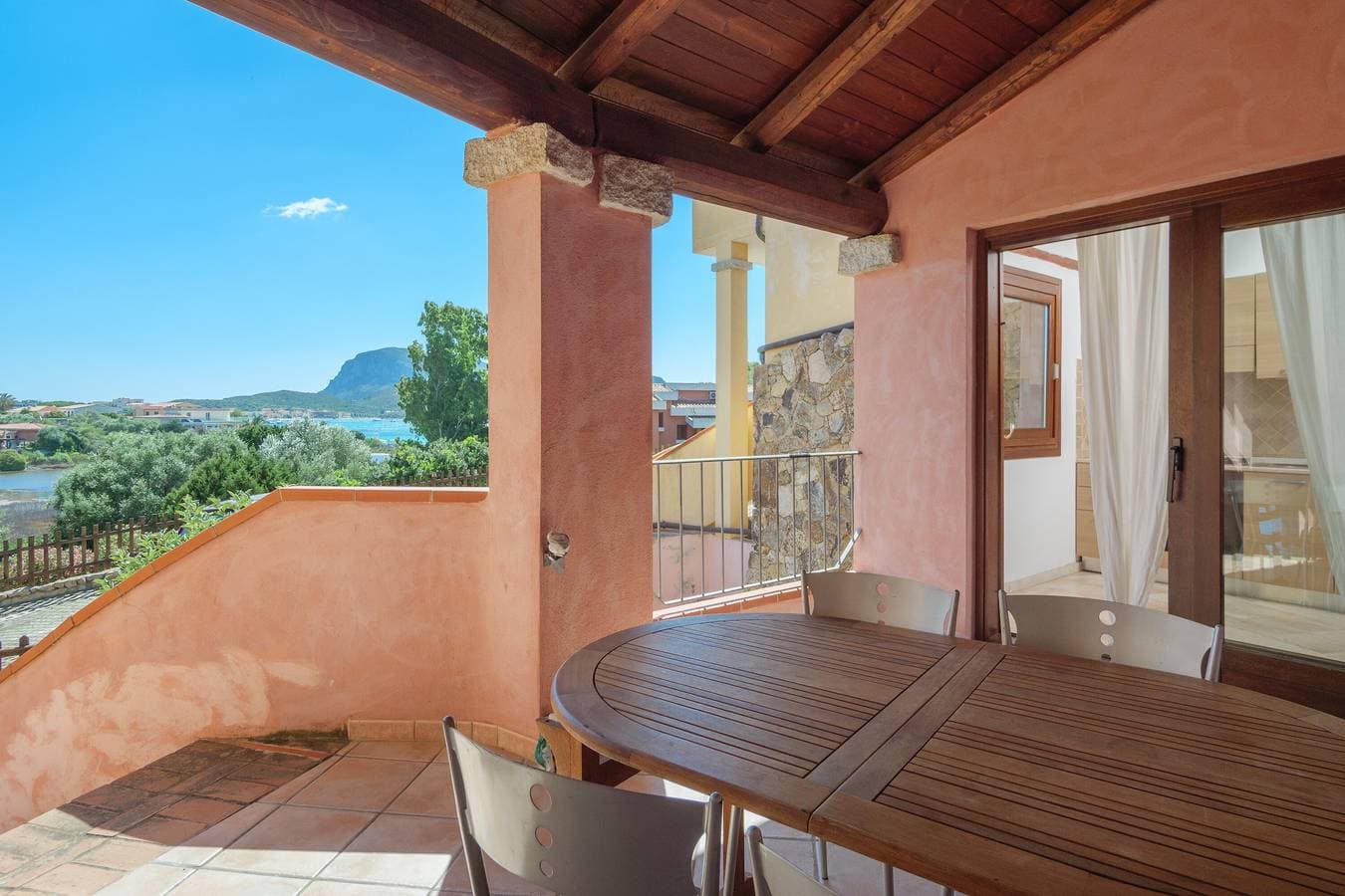 Foto 3 von 19: Ferienwohnung "Residence Orizzonti N 25" mit Meerblick und privater Terrasse