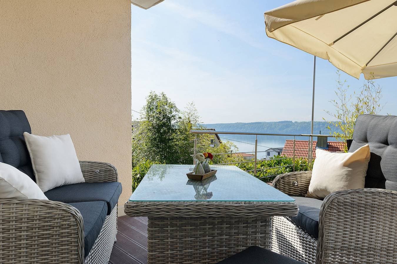 Foto 10 von 37: Premium Apartment - Über den Dächern von Sipplingen - mit Panorama Seeblick und privater Terrasse