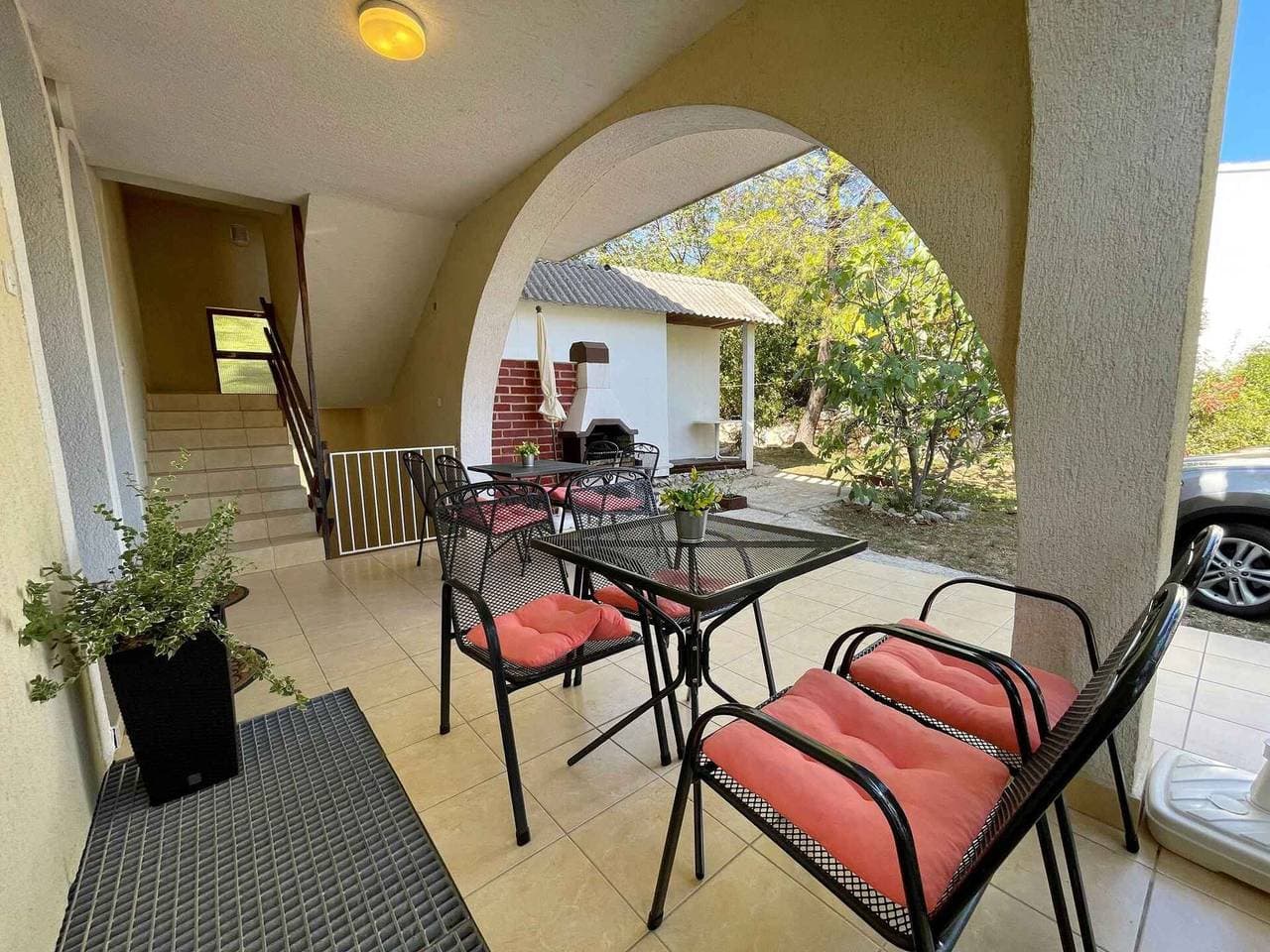 Foto 2 von 23: Ferienwohnung mit Terrasse und Klimaanlage