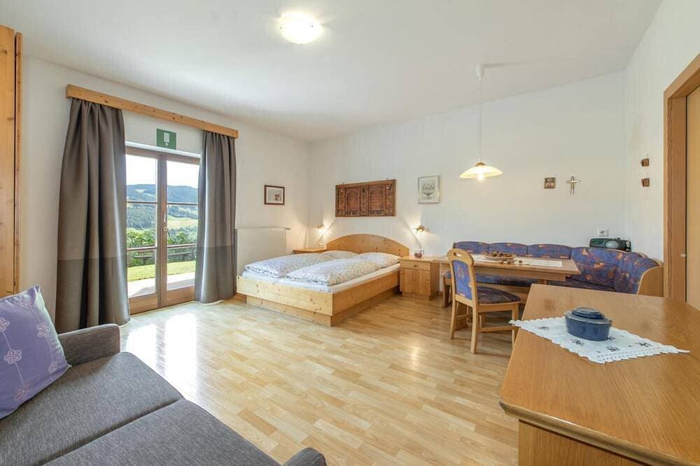 Apartment „Zimmer Tschafon Wieserhof“ mit Bergblick, privater Terrasse und WLAN 1