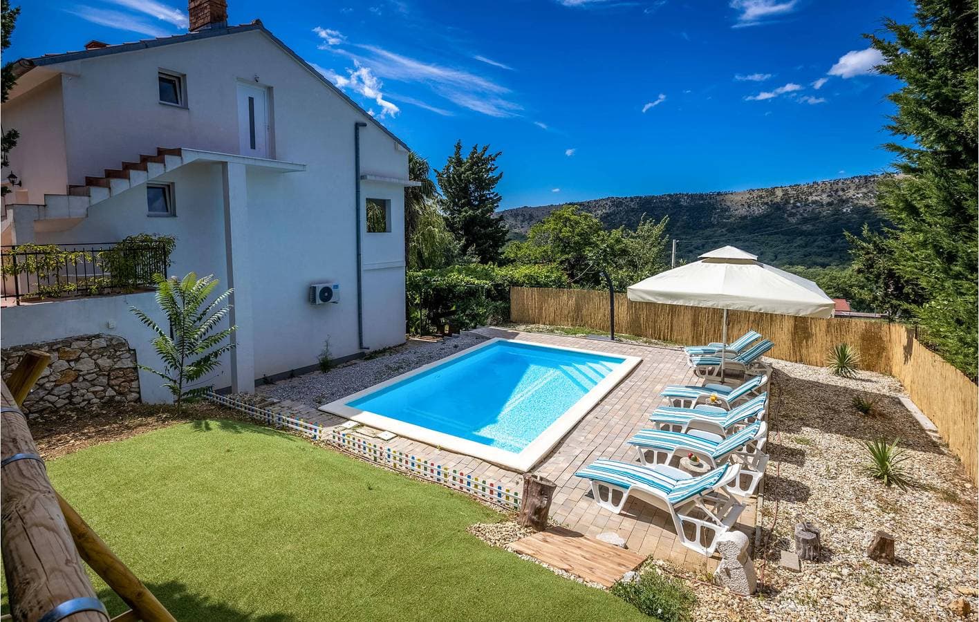 Charmante Ferienwohnung mit Pool, in der Nähe der Küste und des Stadtzentrums – Bribir 1