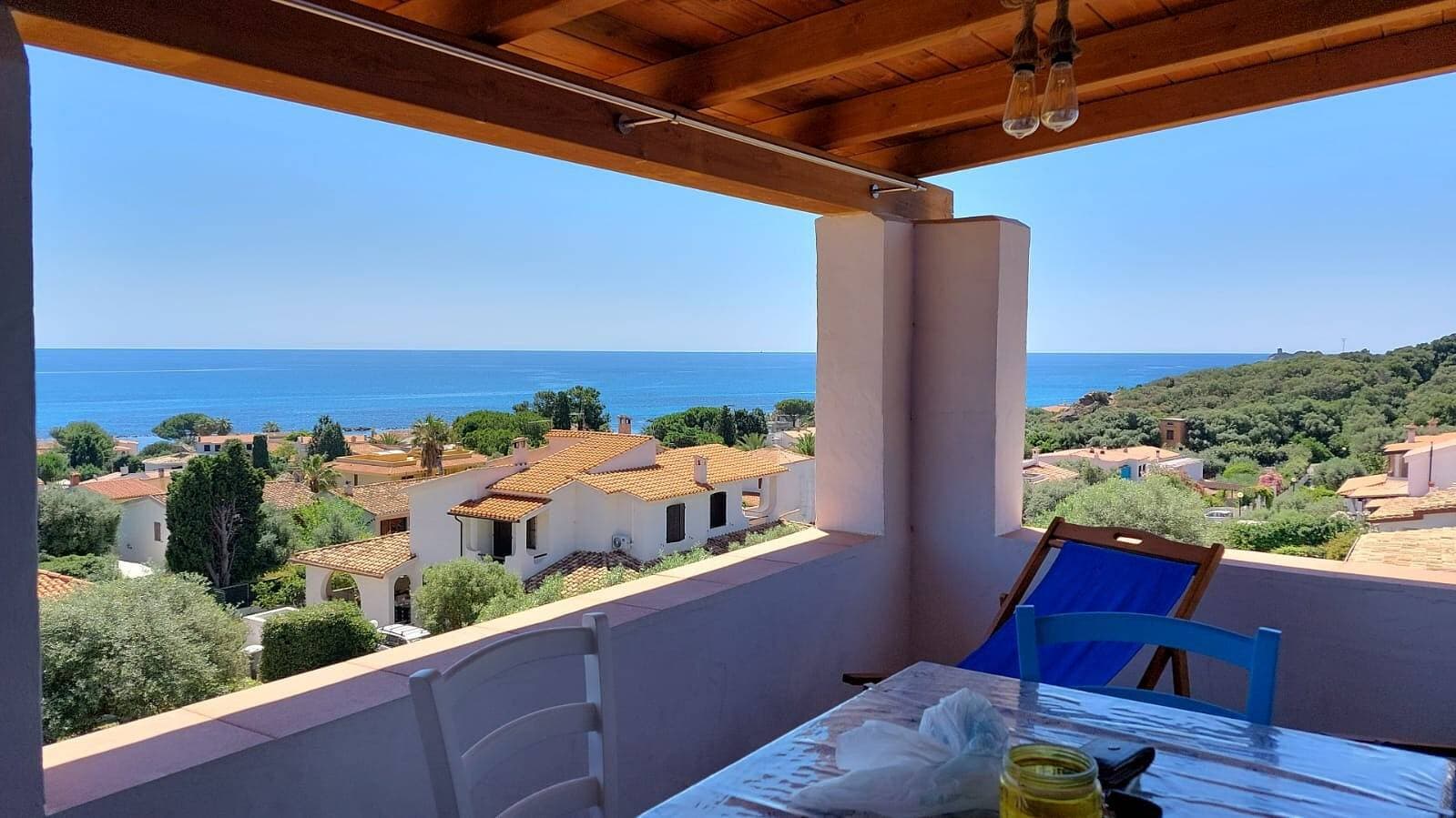 Foto 2 von 42: Ferienhaus 'Arcaidu' mit Meerblick, Balkon und Klimaanlage