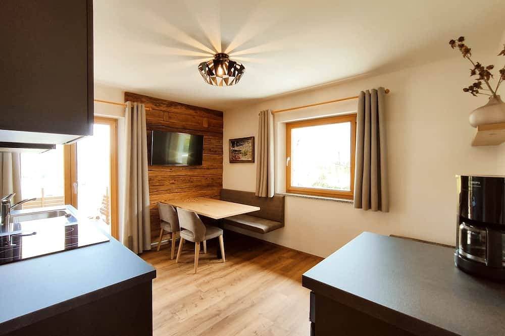 Familien-Appartement mit zwei Balkonen und Naturbadeteich, in der Nähe von Meran 1