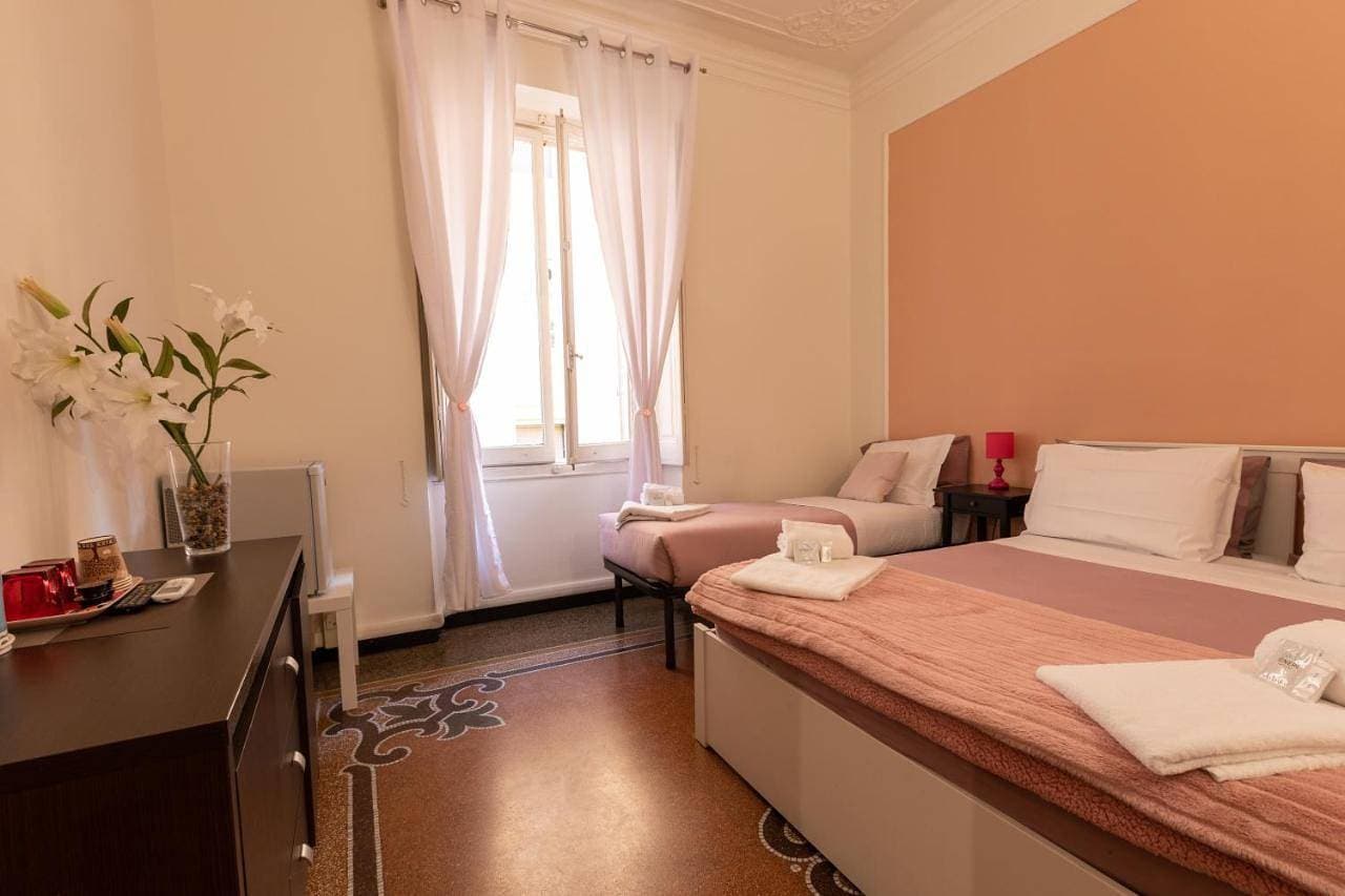 Foto 10 von 12: Quadruple Room with Private Bathroom