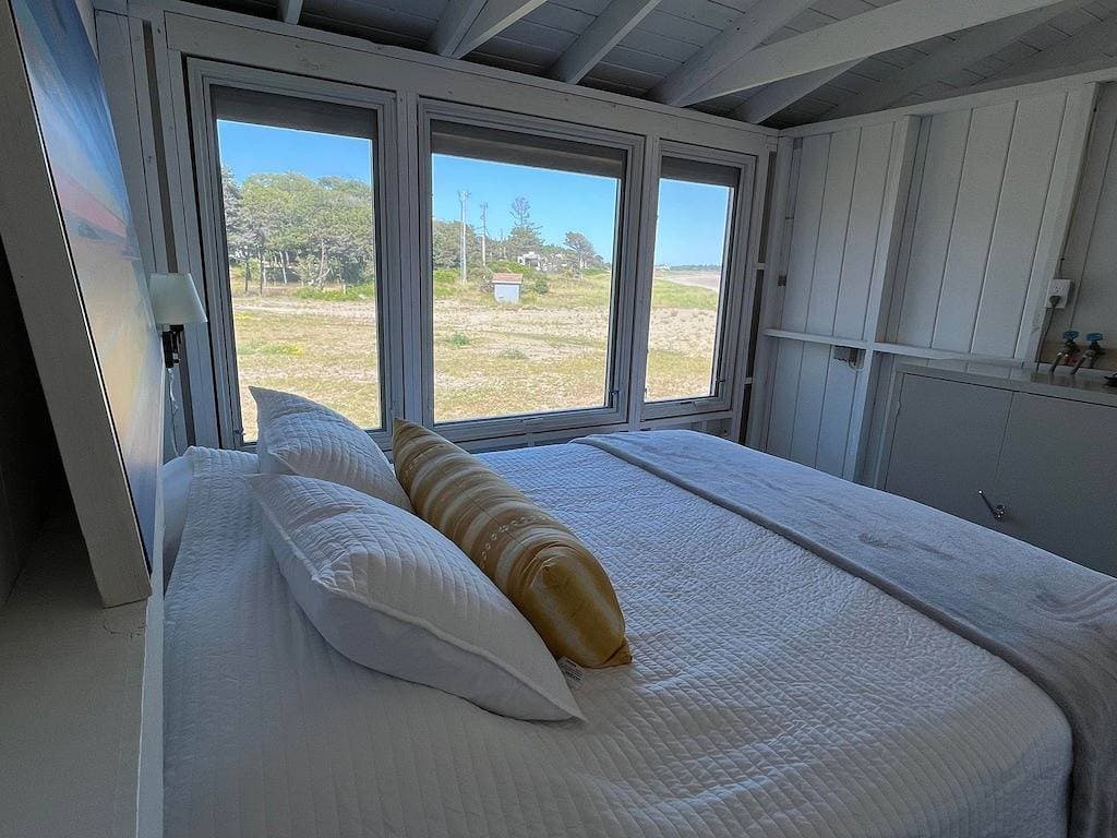 Driftwood Cottage just Steps to the Sandy Popham Beach! 1
