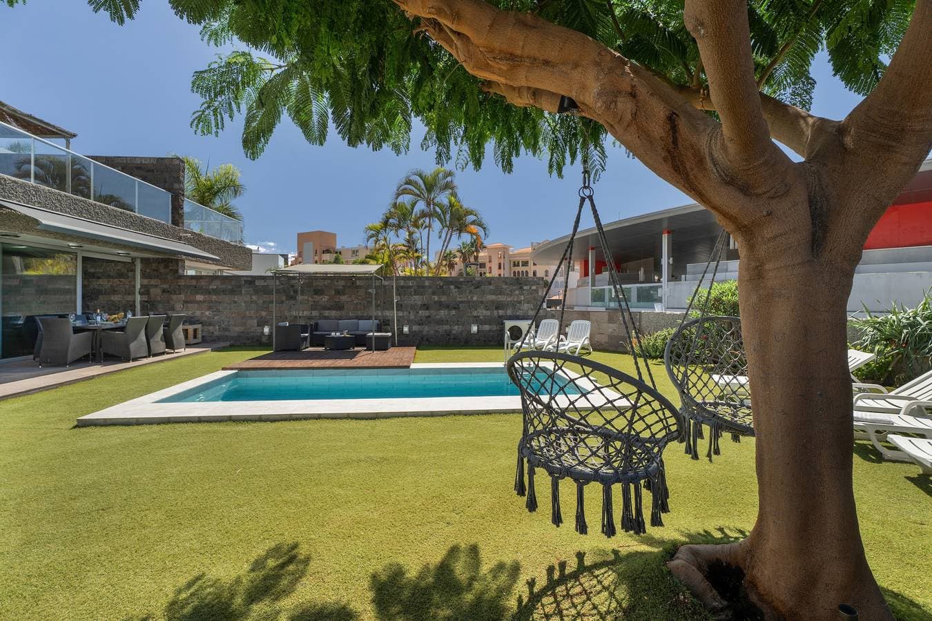 Foto 2 von 34: Ferienvilla 'Playa Del Duque' mit privater Terrasse, WLAN und Klimaanlage