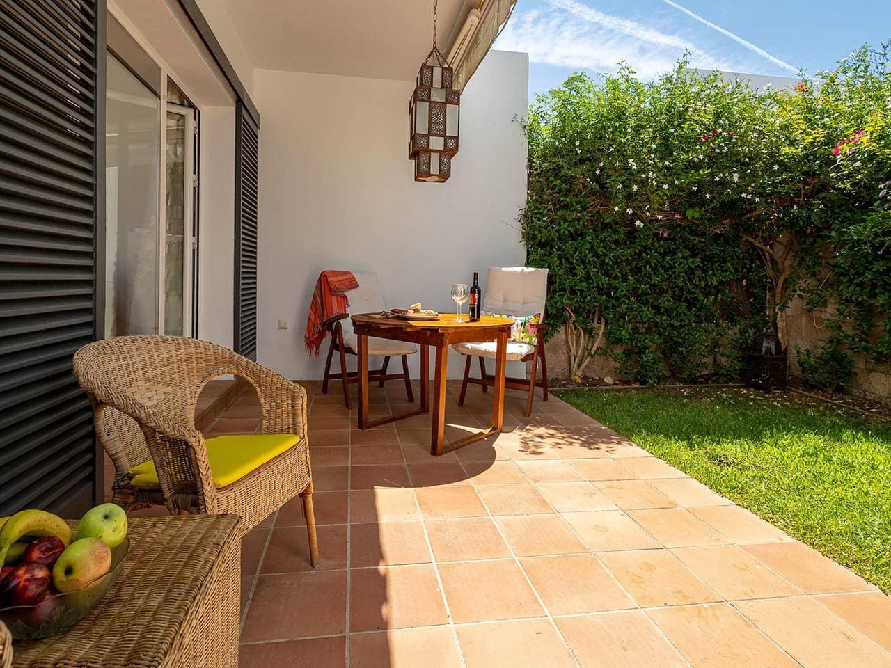 Foto 2 von 33: Behagliches Reihen-Endhaus im Residencial Playa Fontanilla bei Conil. Mit Pool.
